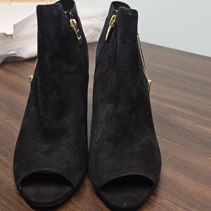 Marc Fisher Size 9 Black Suede Peep Toe Heeled Booties